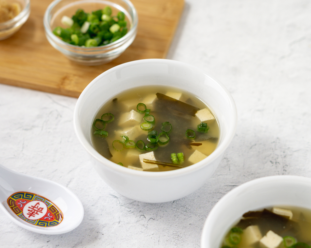 Tofu Kombu Miso Soup – Made with a Simple Vegetarian Dashi